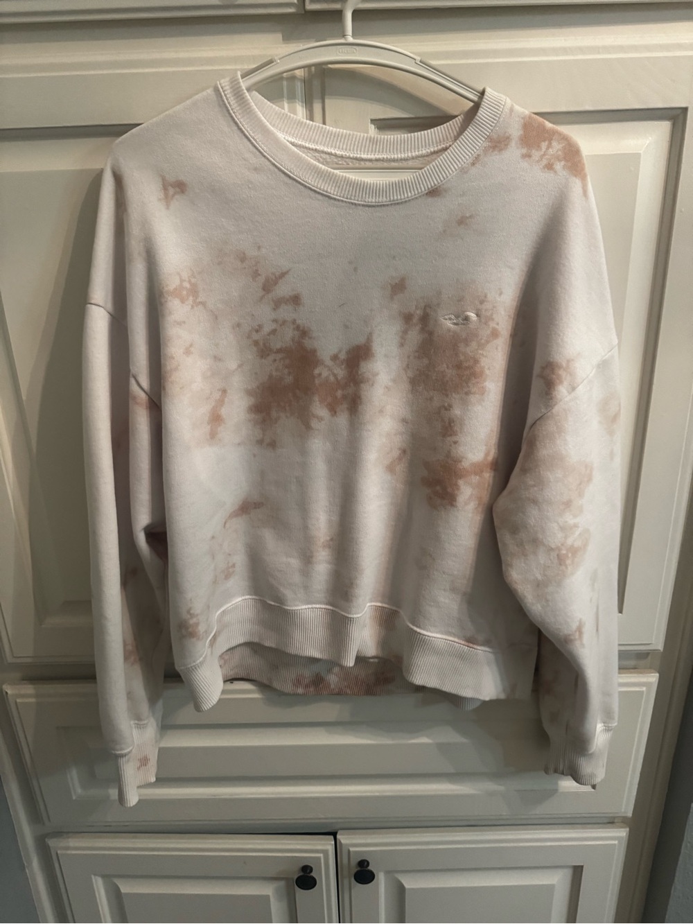 Hollister White Crewneck Sweatshirt with dusty rose pink Tie-Dye